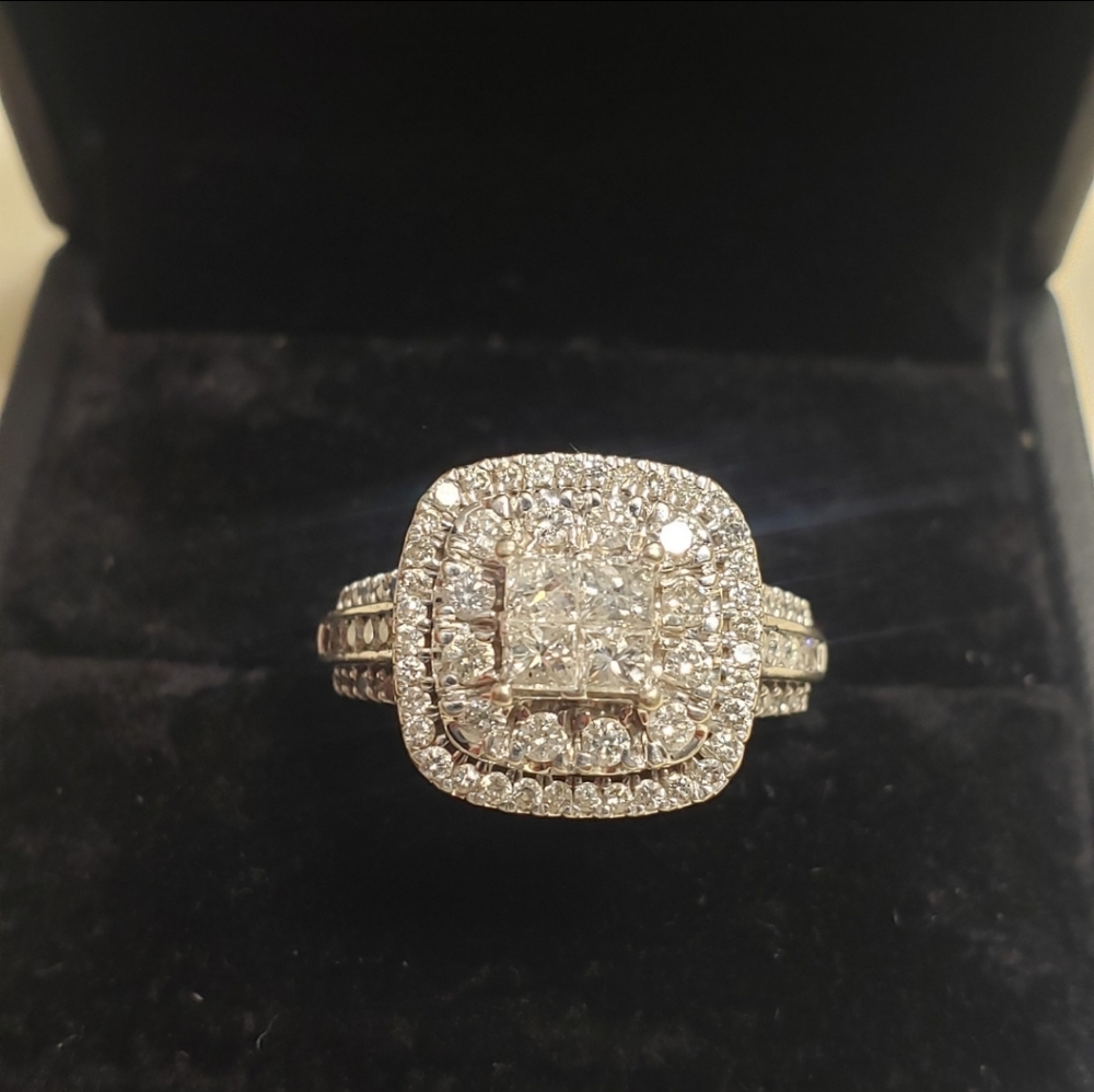 Stunning 1 Ct diamond wedding ring